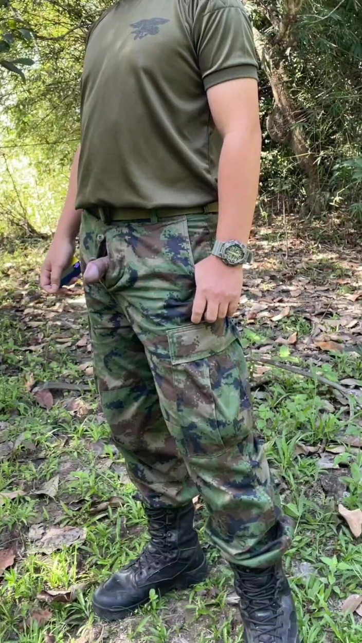 Hiroshi_cr: 兵士が仕事で自過し、中出し
