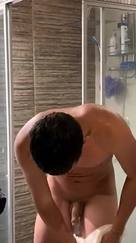 Moje rande na Grindru mě přišlo navštívit, ach můj bože, jsem v ráji!