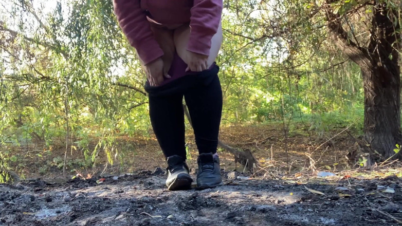 Elena: Pissing in nature and all the splashes in your face