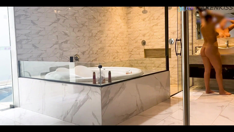 Karen Kiss: Am fugit cu vânzătorul de mobilă la prânz și încornoratul a aflat -...