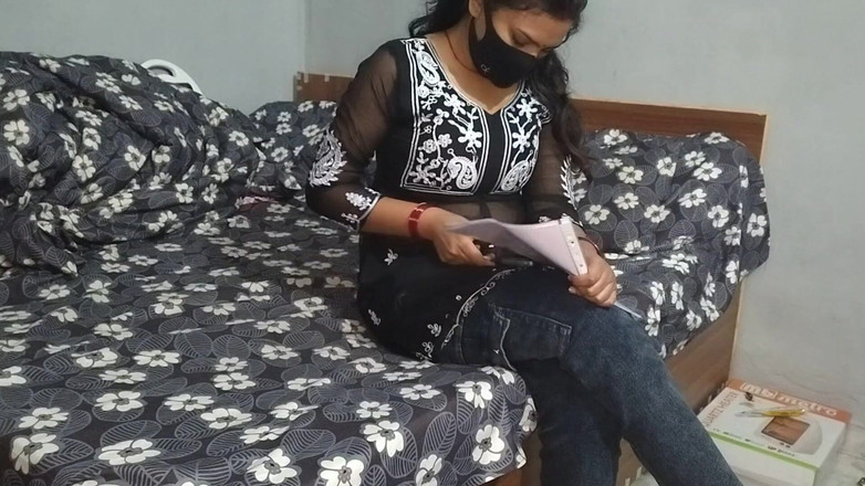 Hotty_ragini: 인터뷰 : 내 상사가 나를 존나게 따먹고 정액이 내 엉덩이에서 나왔다.