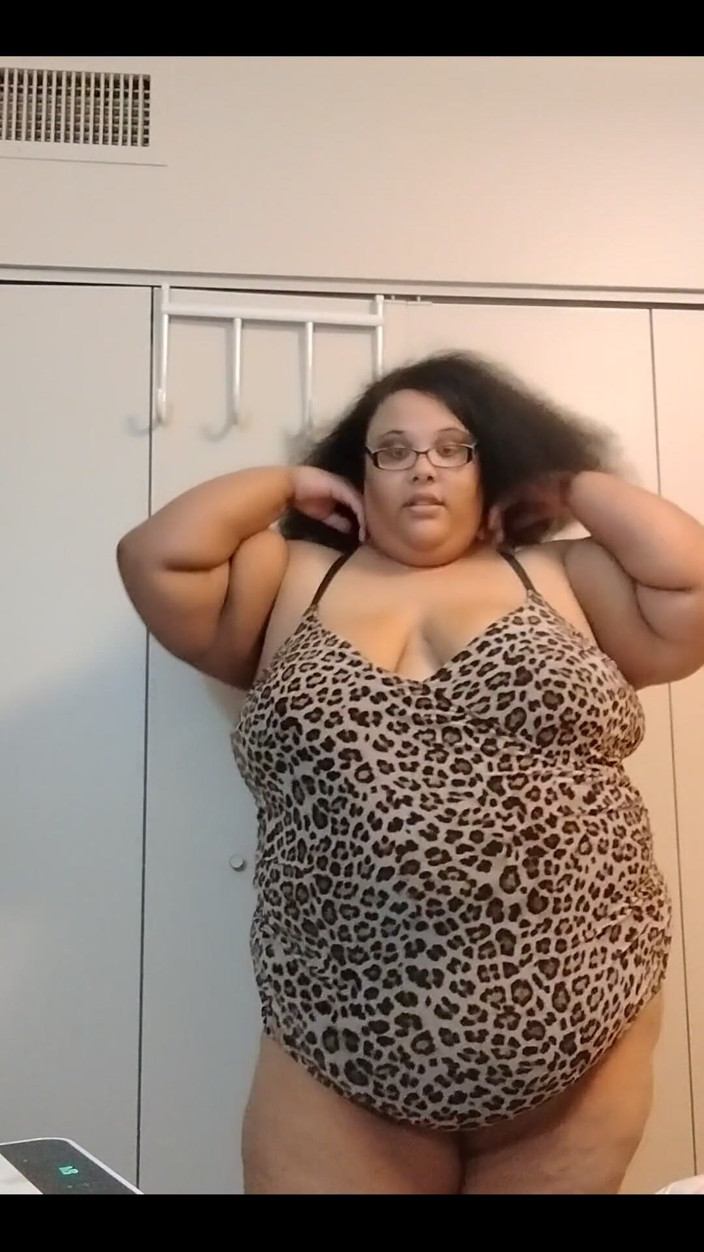 Jessica pigslut: How Do I Look in My New Bathing Suit?