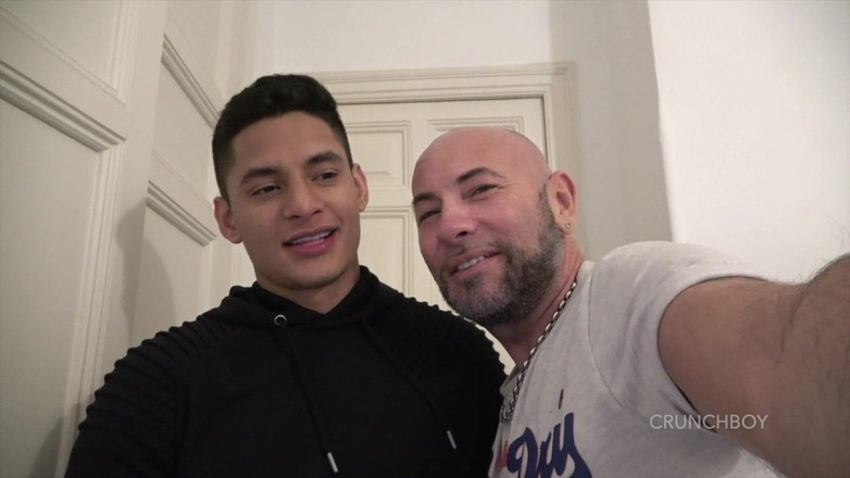 Bareback cum inside studio: Snatio 被法国男孩 Romantik 性交