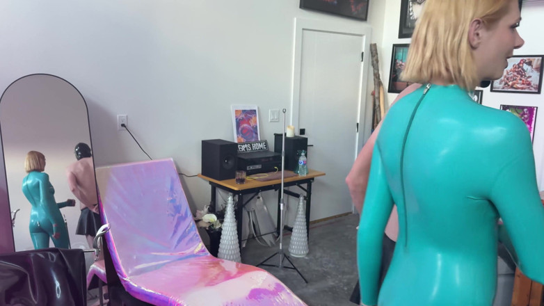 Rubber pervs: Stacy cuarzo, goma y pervertida juega al vacío, follar y...