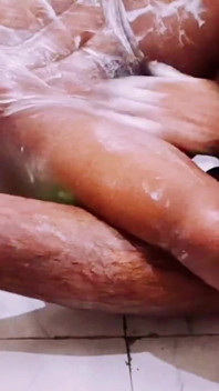 Casal indiano com sabão no banheiro - massagem corporal molhada e foda dura