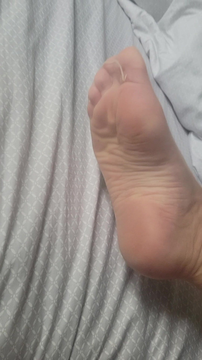 Feet Lover: Nylony, wysokie obcasy i sperma