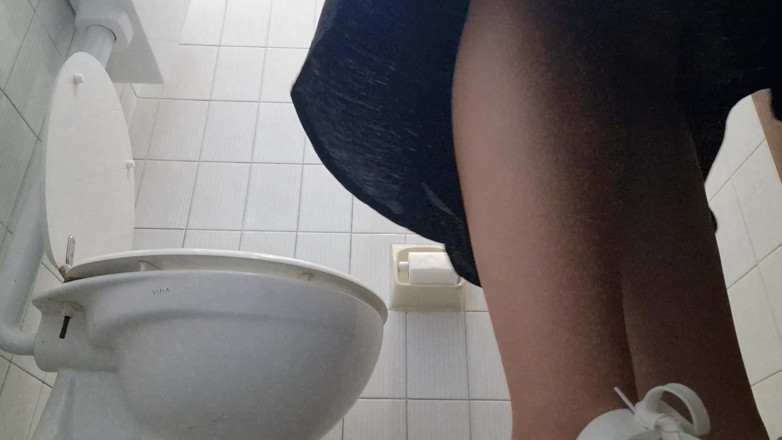 Nicoletta Embassi: Il Bagno Pubblico Blasfemo