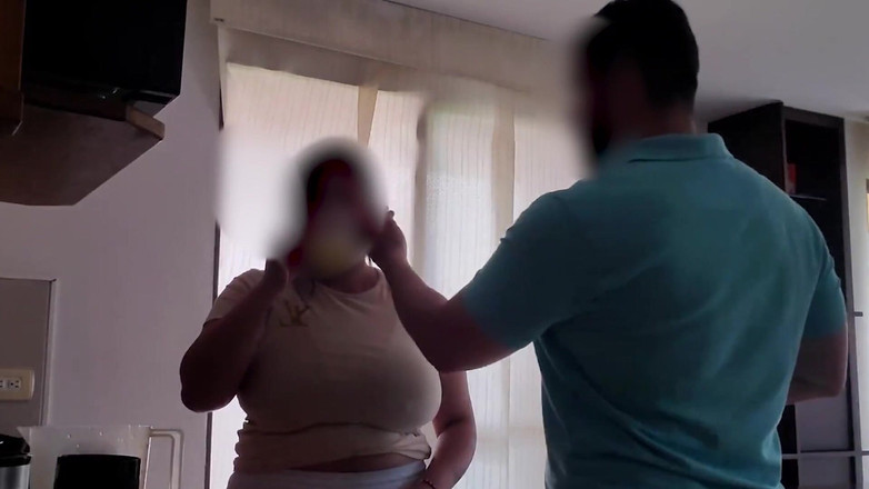 Time traveler: Esmeralda deixa chefe chupar seus peitos