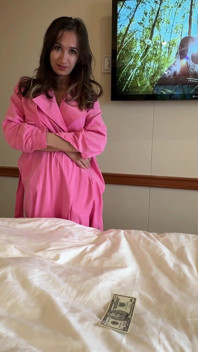 丰满热辣的荡妇同意以额外的价格无套做爱