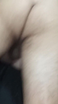 Cornuto ammira sua moglie che viene scopata da un altro amico