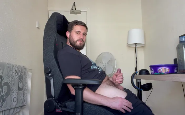 Slutty Samuel: Close up Wank with Cum Shots