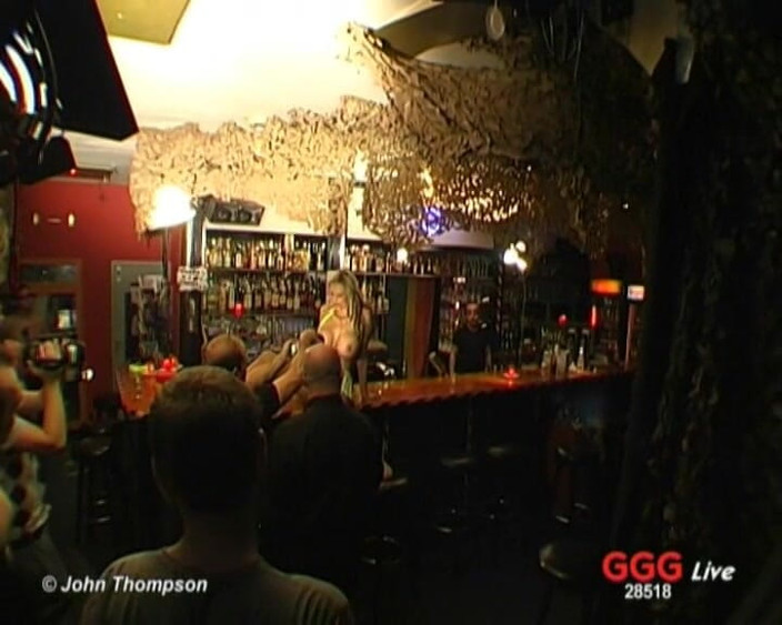 GGG John Thompson Classic Retro: Ggg - cewek hot rambut pirang di-gangbang di atas panggung