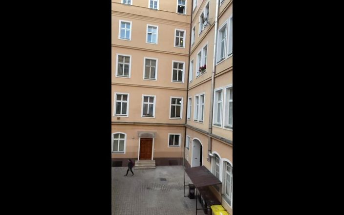 Shione Cooper: Röker i fönster Na Selfie med Katrina