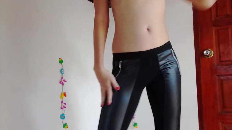 MissAnja_FH: Xé mông leggings trêu chọc và phun nước khổng lồ