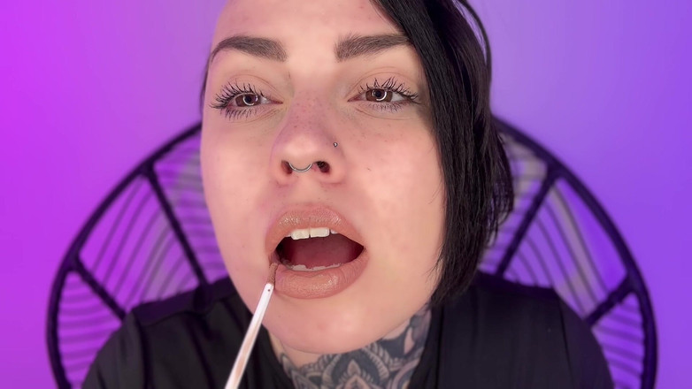 Miss Valentina: Adorazione del lipgloss