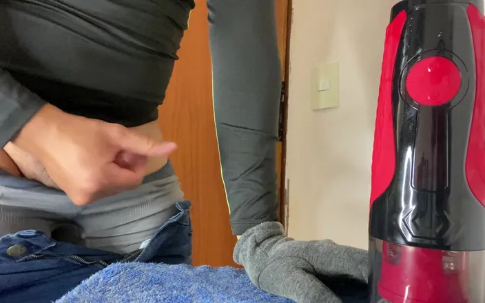 Greedy truck: Asian Jerks off His Small Dick at Work and Ends...