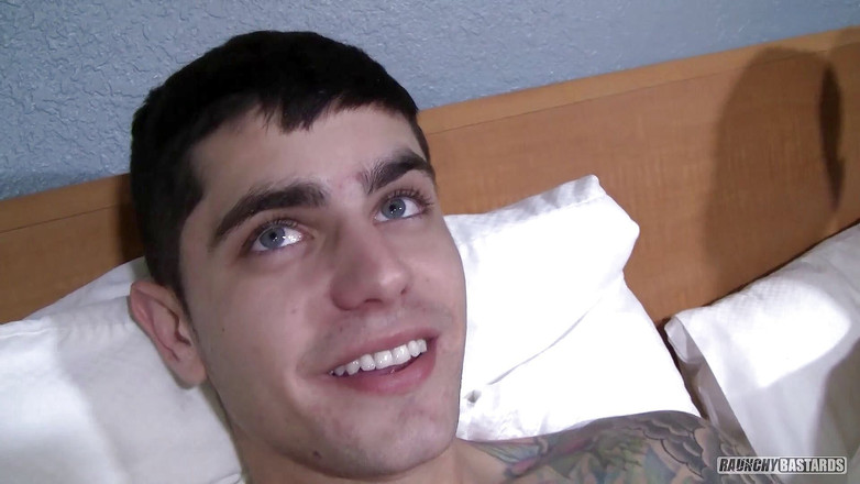 Raunchy Bastards: Hetero caras fazem chupada sexy e fodem show para o...