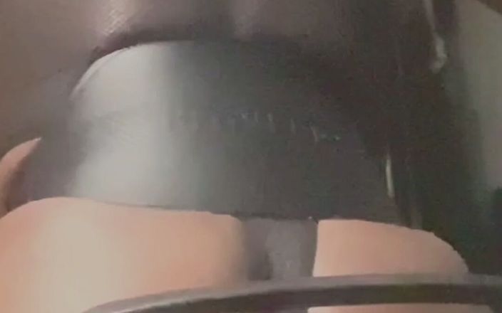 Black mature kinky muscle: Quần đùi da bó sát kích thích đồ chơi &amp; titpump flex show