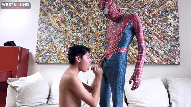 Latin Twinks: Gilbert Moon je chycena ve spideybois mrdce