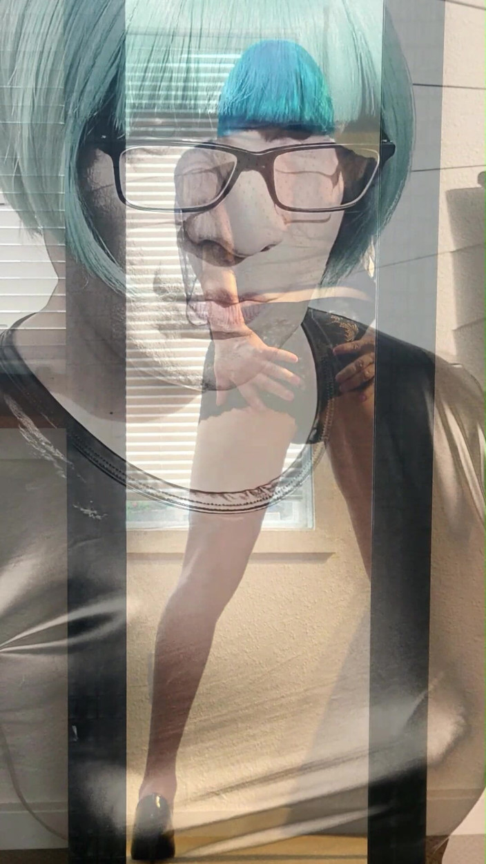 kandiKane: Sissy děvka si buší do zadku POV