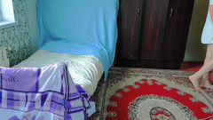 Kitty_Cross: 푹신한 핑크 카펫에 다리를 꼬고 앉아 장난기 넘치는 Sissy