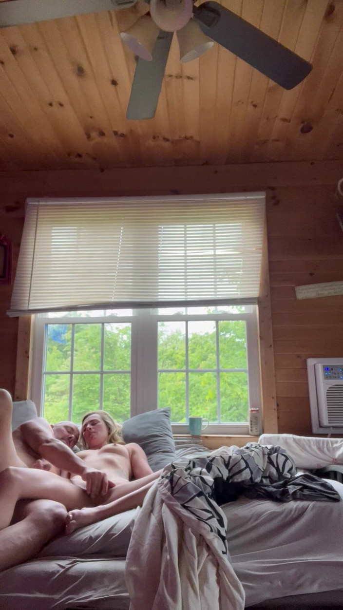 Zman: Donnez-lui un orgasme puis baise en levrette