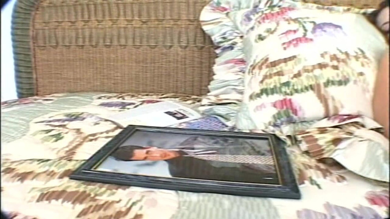 VELVET1984: MILF berambut coklat yang bertetek besar menahan seks kasar dan...