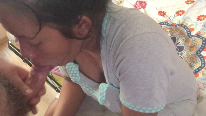 Megacute9999: インドネシアのメイドが上司の白いチンコをしゃぶる