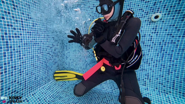 UKCuteGirl Lucy Lauren: Scuba Skills Underwater Training Session