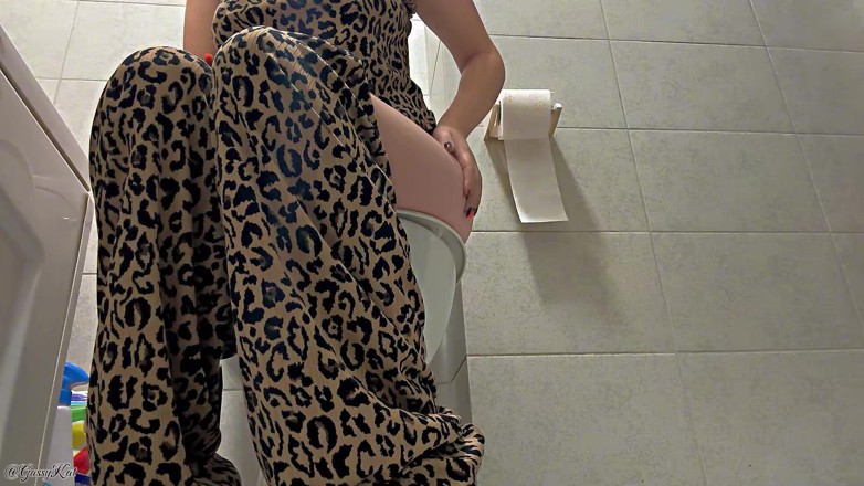 GassyKat: The Daily Toilet Season 3 Episode 1