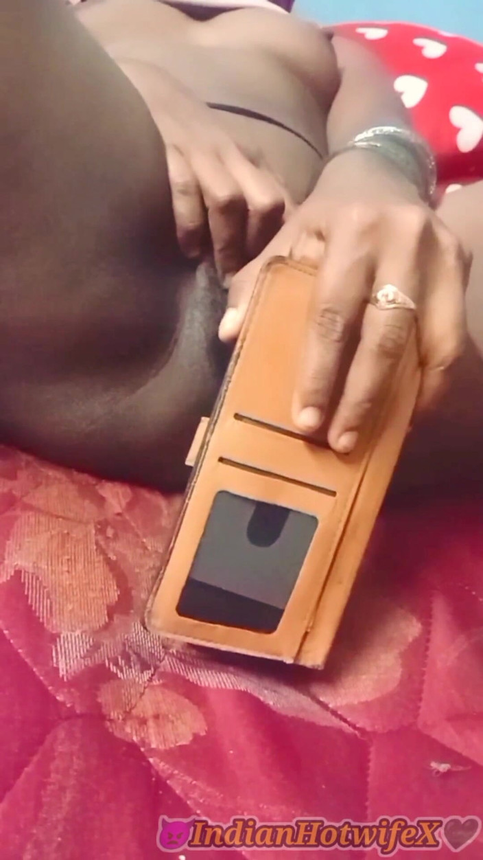 RenuRaj: Le gros cul noir, les seins et la chatte taquinés...