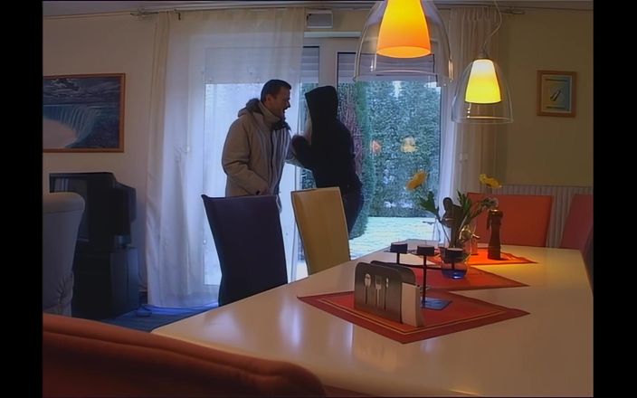 German Full Movies: Khiêu dâm Đức, hồ bơi, nhà vệ sinh, bàn ăn, liếm hậu...
