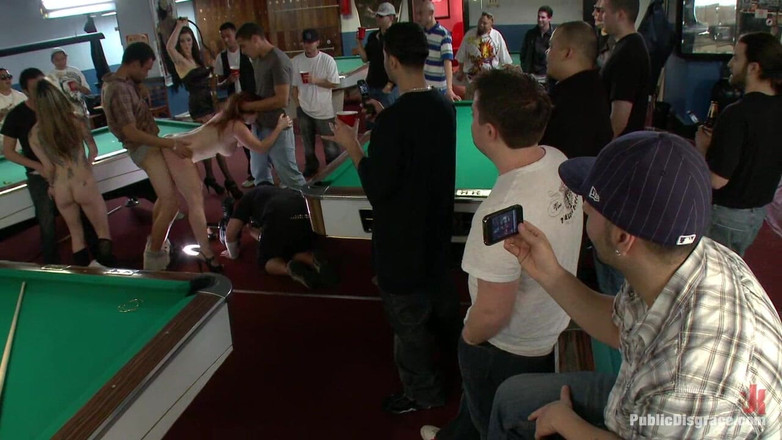 Public Disgrace by Kink: Bella Rossi ve bilardo salonu