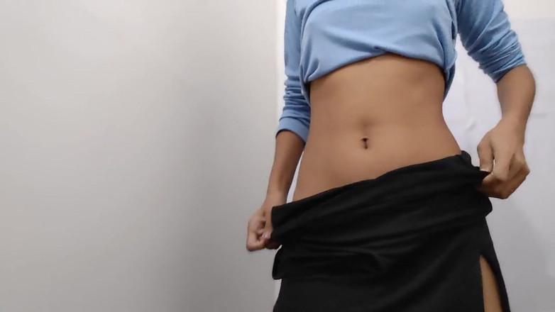 desigirl93: Fată drăguță excitată în fustă scurtă excitată