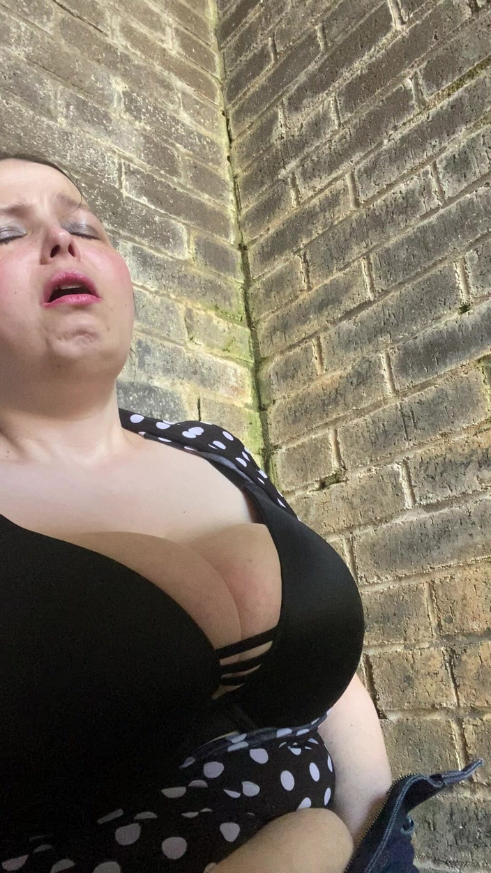 MissChrystalline: Ben içeriye taşıyana kadar halka açık açık havada msturbation