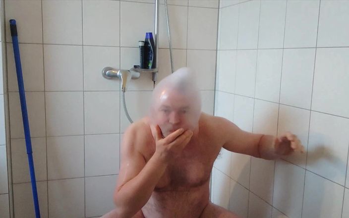 Carmen_Nylonjunge: Den kåta duschen med pissen