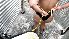 Katrina herkesin içinde yeni bikinisini deniyor
