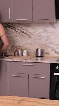 Bibitjudys - anni si tante semok rambut pirang lagi asik di dapur