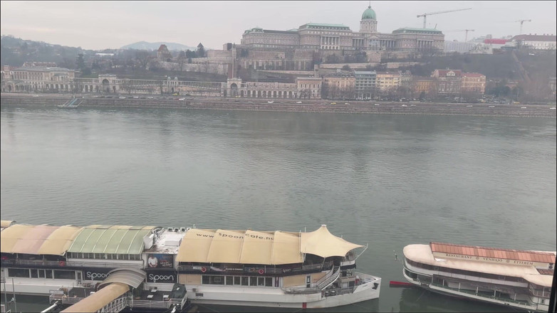 Adam Costa: Bakış açısı: Diş teli takan sürtük otelde sikilmek ve ağzına...