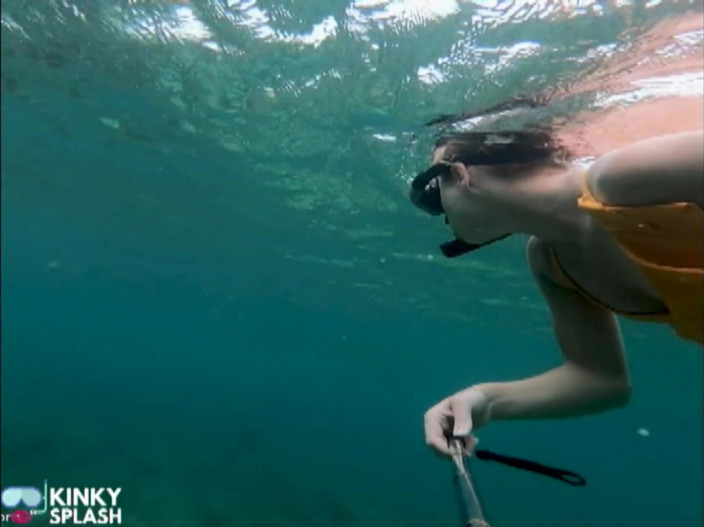 UKCuteGirl Lucy Lauren: Troia snorkeling: bikini attillato, maschera per immersione e pinna provocante...