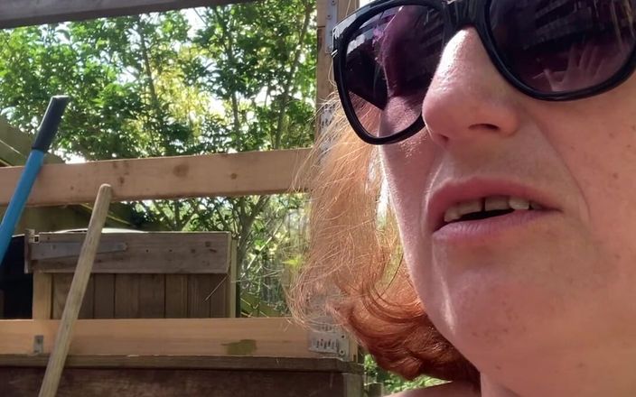 Rachel Wrigglers: मेरे बहुत उजागर बगीचे में टॉपलेस DIY!