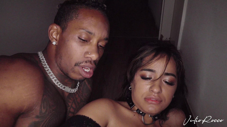 Julio Rocco: 작은 십대가 그녀의 꽉 조이는 보지에서 BBC에게 따먹히다