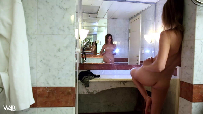Watch4beauty: Mia's Selfies