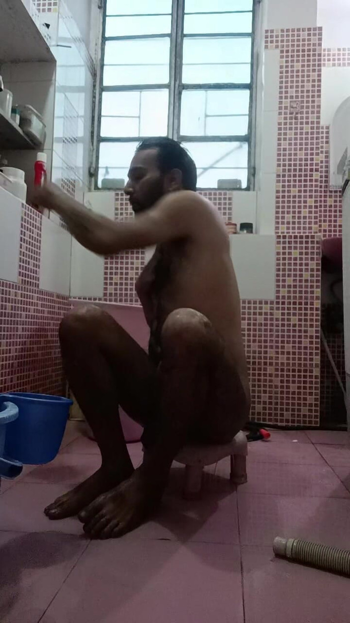 Rajasthani-old-lover: Genç oğlan ve üvey babasıyla banyoda seksin tadını çıkarın