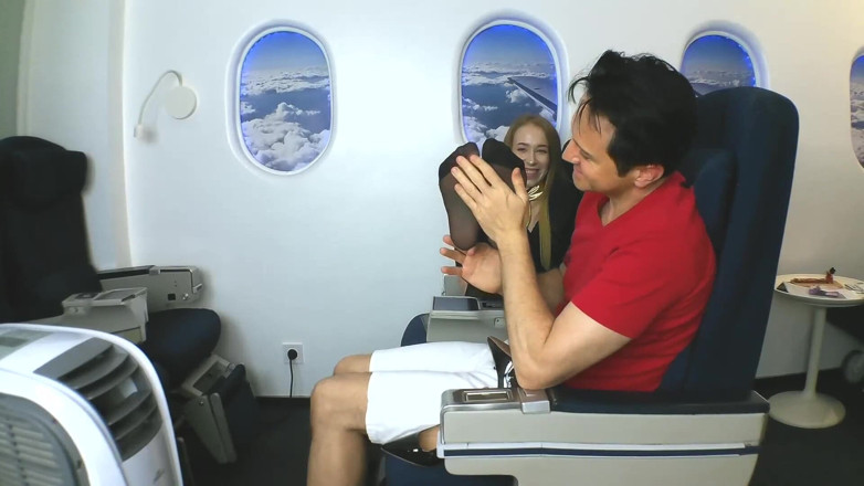 Femdom Sex: Fetiche por pés, sexo com aeromoça enquanto está no avião...