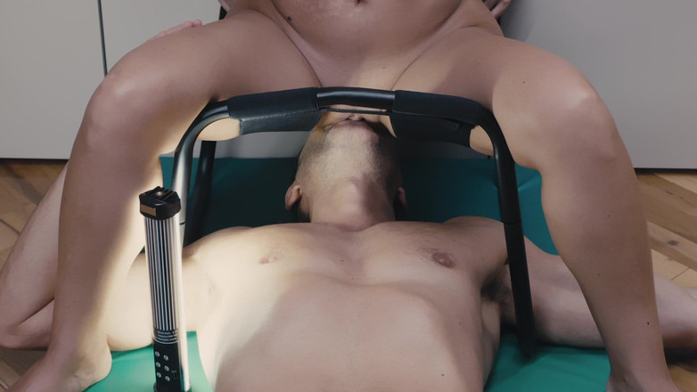 Jay_kate: 이 의자는 최고의 구매품입니다. 오르가즘에 내 보지를 핥아