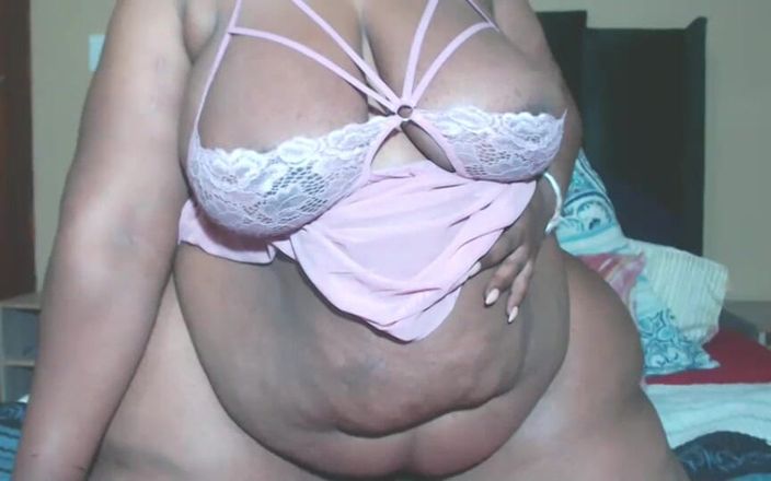 Betibig: Fat Black Girl Fucks Herself