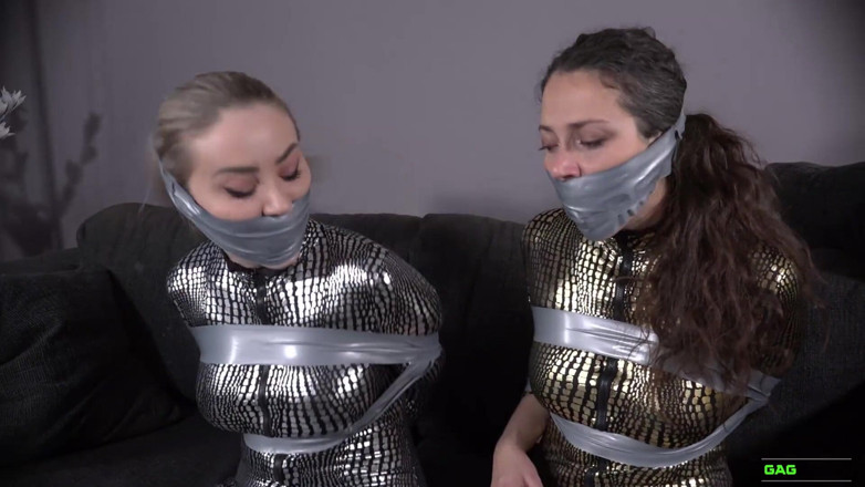 Gag Attack: Aubrey dan julia - seks bondage catsuit