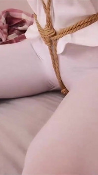 여러 번 묶인 핑크 Jk 소녀의 거북이 껍질