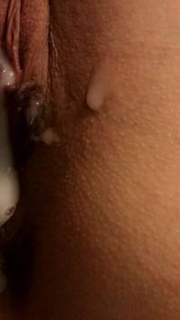 Gros plans lents et sensuels de ma chatte un peu poilue